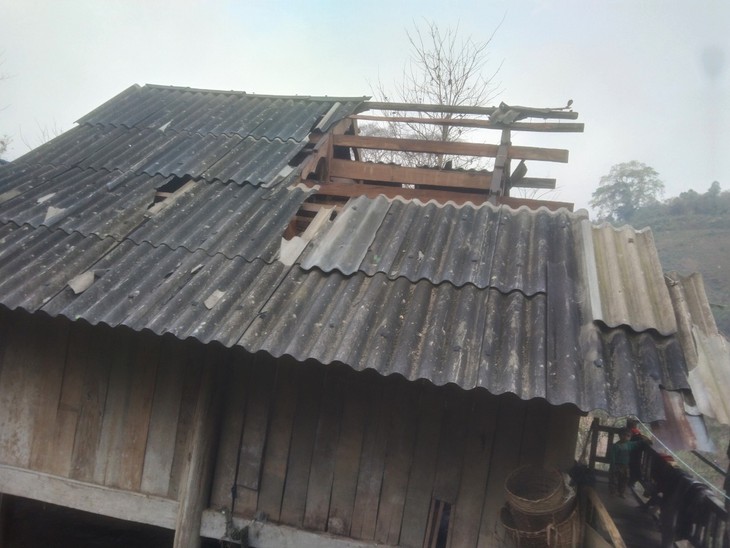 Bộ đội Biên phòng Nghệ An giúp nhân dân khắc phục hậu quả do mưa đá- Ảnh 2.
