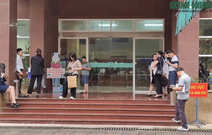 Khi nào người dân có thể yên tâm nộp hồ sơ đất đai trực tuyến thay vì xếp hàng lấy số từ sáng sớm?- Ảnh 2. Khi nào người dân có thể yên tâm nộp hồ sơ đất đai trực tuyến thay vì xếp hàng lấy số từ sáng sớm?- Ảnh 2.