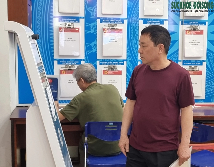 Khi nào người dân có thể yên tâm nộp hồ sơ đất đai trực tuyến thay vì xếp hàng lấy số từ sáng sớm?- Ảnh 3. Khi nào người dân có thể yên tâm nộp hồ sơ đất đai trực tuyến thay vì xếp hàng lấy số từ sáng sớm?- Ảnh 3.
