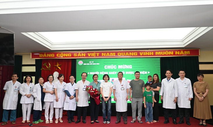 Bệnh nhân ghép 2 lá phổi vỡ òa hạnh phúc khi được ra viện: Điều em muốn làm nhất là được hát- Ảnh 4. Bệnh nhân ghép 2 lá phổi vỡ òa hạnh phúc khi được ra viện: Điều em muốn làm nhất là được hát- Ảnh 4.