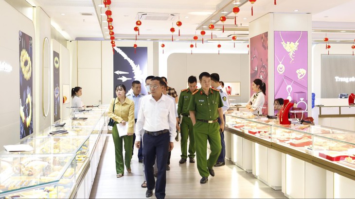  Nhiều cửa hàng bán đồ cho khách du lịch tại Móng Cái buộc phải dừng hoạt động- Ảnh 3.