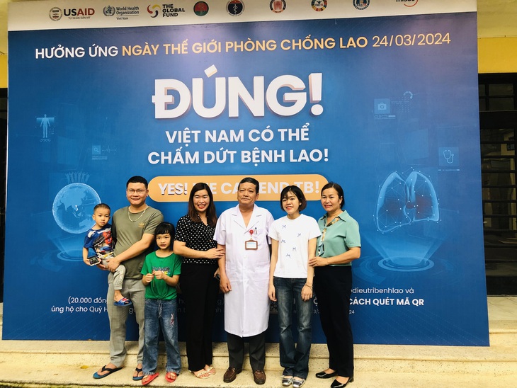 Bệnh nhân ghép 2 lá phổi vỡ òa hạnh phúc khi được ra viện: Điều em muốn làm nhất là được hát- Ảnh 2. Bệnh nhân ghép 2 lá phổi vỡ òa hạnh phúc khi được ra viện: Điều em muốn làm nhất là được hát- Ảnh 2.