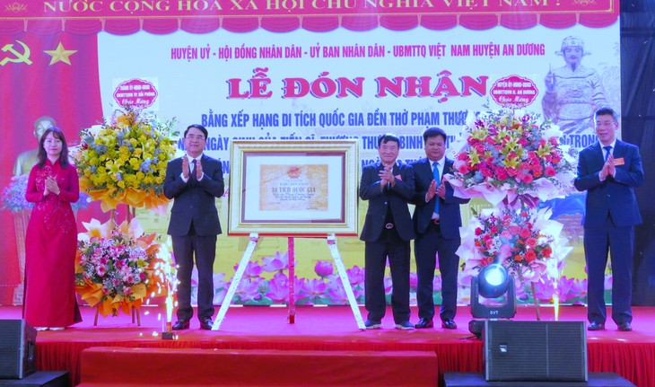 Trao bằng xếp hạng di tích quốc gia đền thờ Phạm Thượng Quận- Ảnh 1.