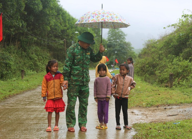 Chuyện của những người lính biên phòng với một trong những tộc người bí ẩn nhất thế giới- Ảnh 3.