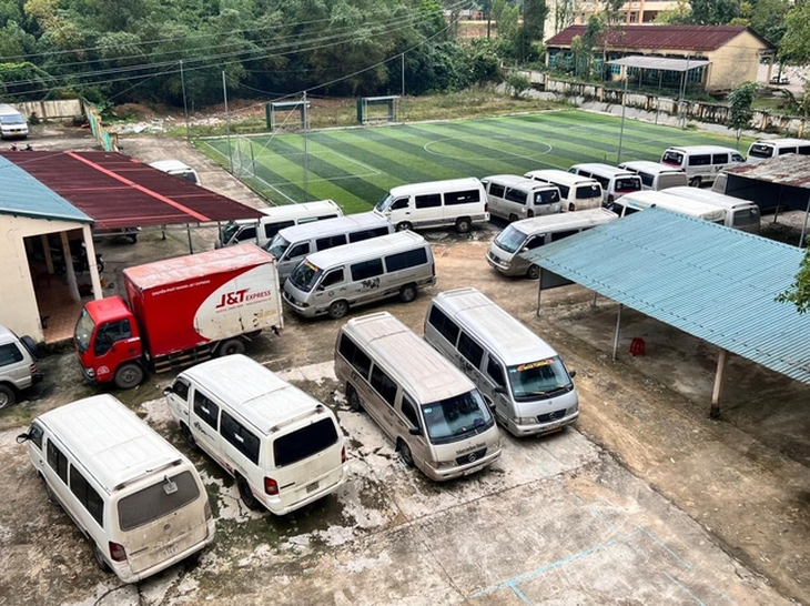 Xe hạ tải phóng bạt mạng - nỗi ám ảnh của người dân trên quốc lộ 9- Ảnh 2. Xe hạ tải phóng bạt mạng - nỗi ám ảnh của người dân trên quốc lộ 9- Ảnh 2.