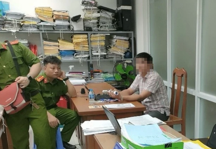 Khởi tố 2 cán bộ vi phạm quy định bồi thường, hỗ trợ tái định cư tại An Giang- Ảnh 1. Khởi tố 2 cán bộ vi phạm quy định bồi thường, hỗ trợ tái định cư tại An Giang- Ảnh 1.