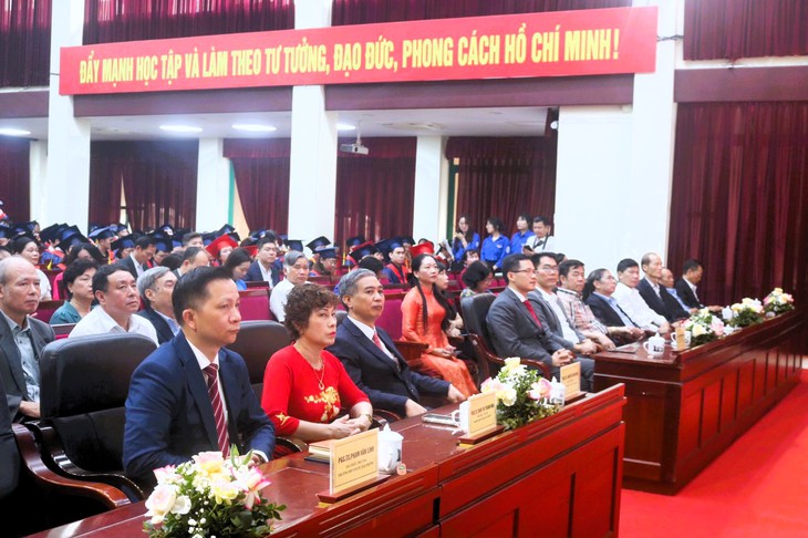 Gần 400 học viên Đại học Y dược Hải Phòng nhận bằng tốt nghiệp sau đại học- Ảnh 1. Gần 400 học viên Đại học Y dược Hải Phòng nhận bằng tốt nghiệp sau đại học- Ảnh 1.