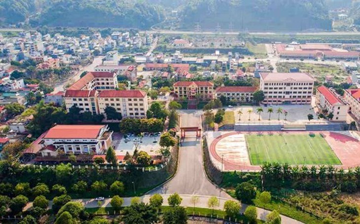 Nữ sinh lớp 11 rơi từ tầng 5 xuống đất ở trường chuyên Lào Cai