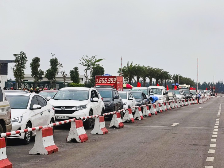 Sang bến mới, phà đi về Cát Bà vẫn tắc- Ảnh 2.