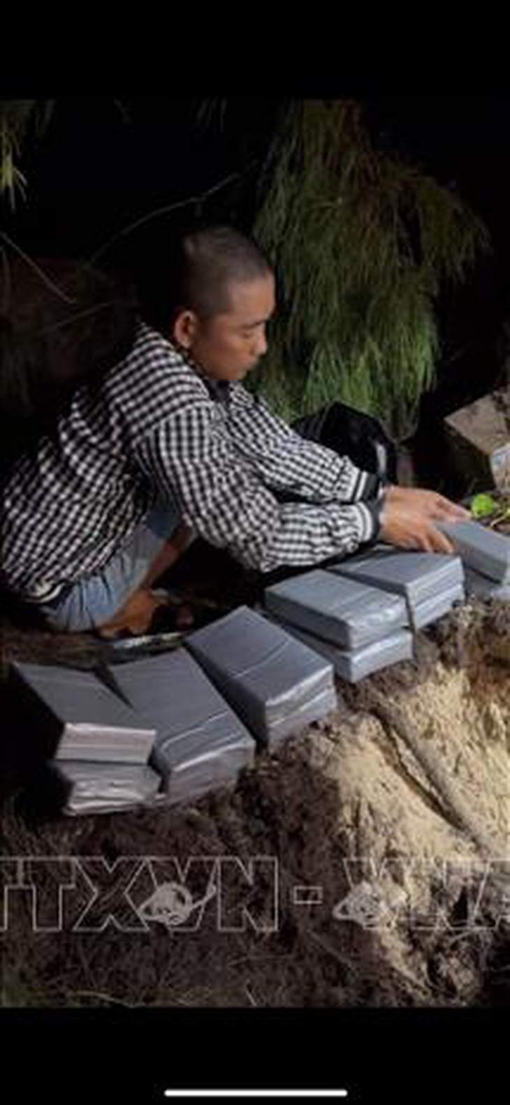 Thu giữ 22 kg nghi ma túy do đối tượng khai nhặt trên bãi biển Vũng Tàu- Ảnh 2. Thu giữ 22 kg nghi ma túy do đối tượng khai nhặt trên bãi biển Vũng Tàu- Ảnh 2.