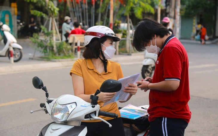 Phụ huynh đôn đáo tìm phương án "chống trượt" lớp 10 cho con