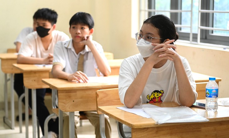 Phụ huynh đôn đáo tìm phương án "chống trượt" lớp 10 cho con- Ảnh 1.