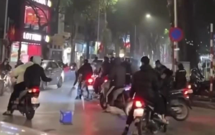 Nhóm thanh niên gây náo loạn trên phố Lò Đúc