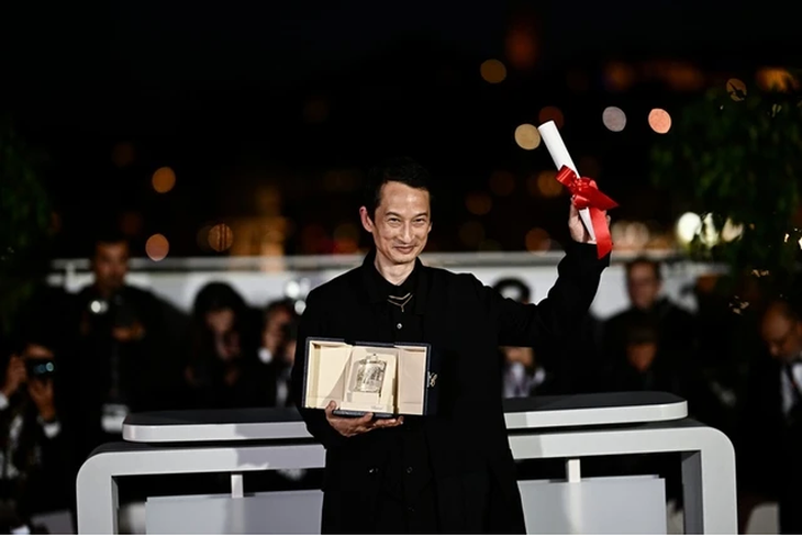 Phim đoạt giải tại Cannes của Trần Anh Hùng sắp chiếu rạp tại Việt Nam có gì đặc biệt?- Ảnh 2. Phim đoạt giải tại Cannes của Trần Anh Hùng sắp chiếu rạp tại Việt Nam có gì đặc biệt?- Ảnh 2.