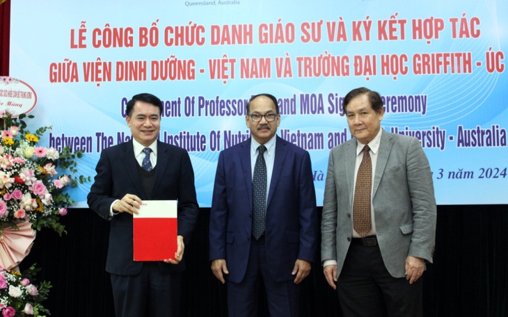 Đại học Griffith, Australia công bố chức danh Giáo sư cho Viện trưởng Viện Dinh dưỡng Quốc gia