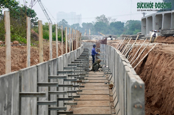 Tiến độ tuyến đường nối 2 quận ở Hà Nội một tháng trước ngày thông xe- Ảnh 7. Tiến độ tuyến đường nối 2 quận ở Hà Nội một tháng trước ngày thông xe- Ảnh 7.