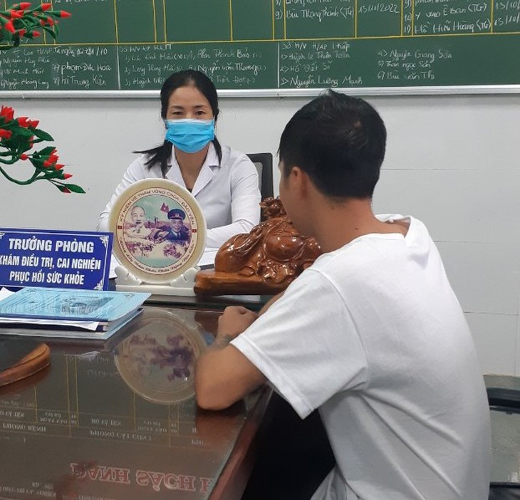 Ngày 8/3 đặc biệt của nữ bác sĩ ngày đêm bên bệnh nhân nghiện ma túy- Ảnh 1. Ngày 8/3 đặc biệt của nữ bác sĩ ngày đêm bên bệnh nhân nghiện ma túy- Ảnh 1.