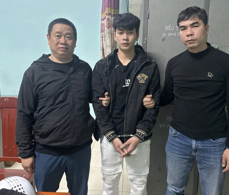 Vụ đánh tử vong tài xế taxi ở Hồ Tây có là phòng vệ chính đáng?- Ảnh 1.