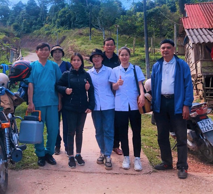 Những bông hoa y tế vùng cao và chuyện băng rừng trong đêm đi đỡ đẻ- Ảnh 7. Những bông hoa y tế vùng cao và chuyện băng rừng trong đêm đi đỡ đẻ- Ảnh 7.