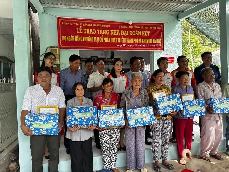 HDBank tiếp tục nối những nhịp cầu yêu thương tại miền sông nước Cửu Long- Ảnh 2. HDBank tiếp tục nối những nhịp cầu yêu thương tại miền sông nước Cửu Long- Ảnh 2.