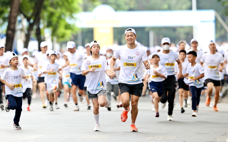 Tập đoàn TH năm thứ tư đồng hành cùng giải chạy cho học sinh sinh viên đạt kỷ lục châu Á- Ảnh 3. Tập đoàn TH năm thứ tư đồng hành cùng giải chạy cho học sinh sinh viên đạt kỷ lục châu Á- Ảnh 3.