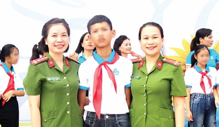 Ấm áp tình thương từ những người “Mẹ đỡ đầu”- Ảnh 1.
