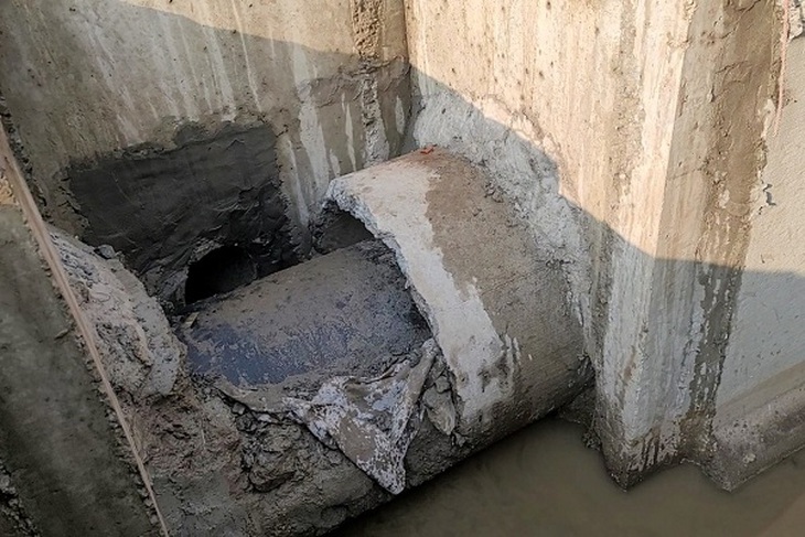 Người dân lo lắng vì đường cống thoát nước khu tập thể bị ‘bịt’ lại- Ảnh 2.