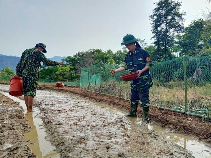 Sáng đẹp hình ảnh nữ quân nhân Bộ đội Biên phòng- Ảnh 9.
