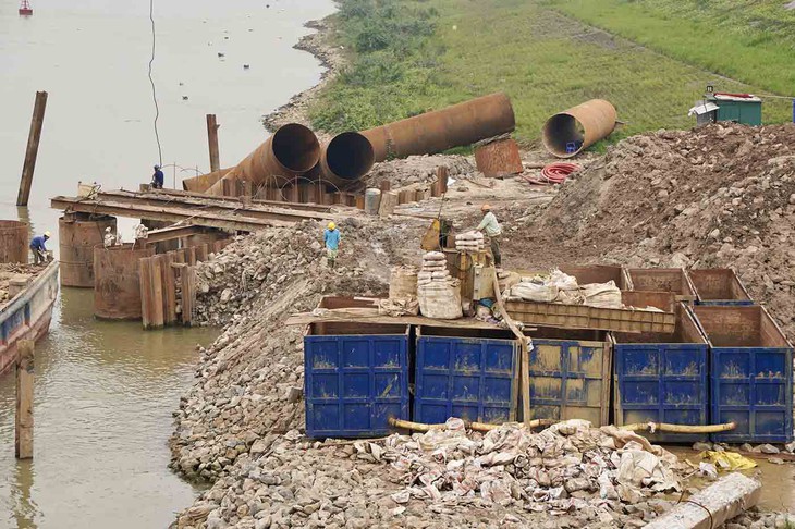 Hiện trạng cầu qua sông Đuống sau hơn nửa năm thi công- Ảnh 7.