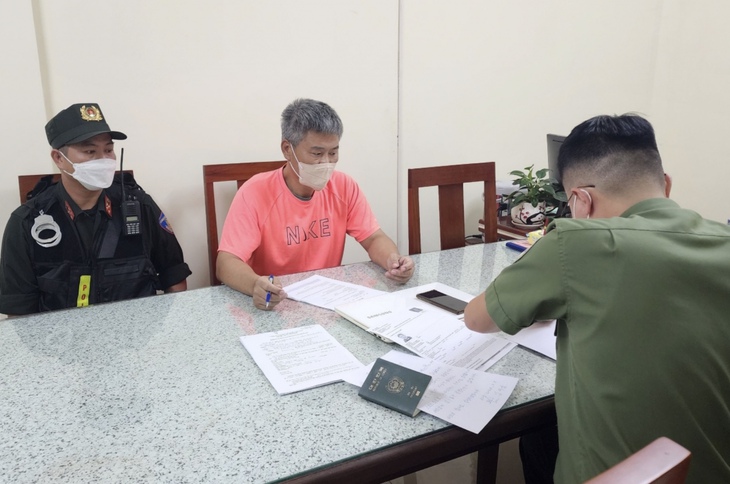 Bắt đối tượng điều hành đường dây đánh bạc bị Interpol truy nã đỏ- Ảnh 1. Bắt đối tượng điều hành đường dây đánh bạc bị Interpol truy nã đỏ- Ảnh 1.