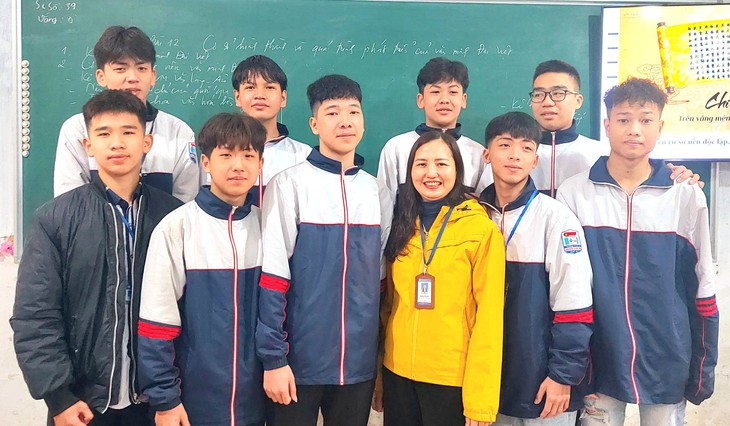 Nam sinh nhanh chóng chuyển trả 400 triệu đồng do người khác chuyển nhầm
- Ảnh 1. Nam sinh nhanh chóng chuyển trả 400 triệu đồng do người khác chuyển nhầm
- Ảnh 1.