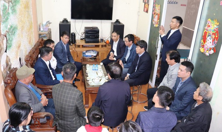 Vụ thuyền viên trên tàu bị tên lửa bắn trúng khi qua vùng chiến sự Biển Đỏ: Các con nằng nặc khóc đòi đưa bố về- Ảnh 2. Vụ thuyền viên trên tàu bị tên lửa bắn trúng khi qua vùng chiến sự Biển Đỏ: Các con nằng nặc khóc đòi đưa bố về- Ảnh 2.