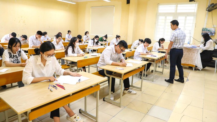 Những vật dụng nào không được mang vào phòng thi tốt nghiệp THPT 2024?- Ảnh 1.