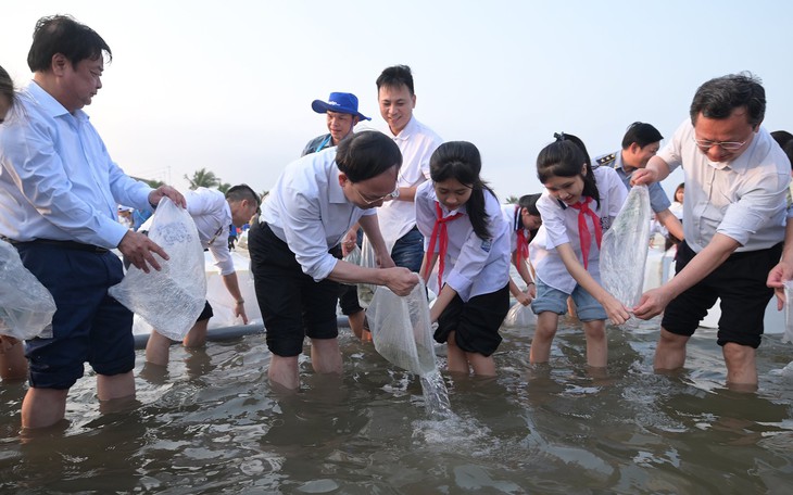 Quảng Ninh không đánh đổi tài nguyên môi trường lấy tăng trưởng, phát triển kinh tế biển bằng mọi giá