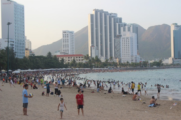 Tối 2/4 bắn pháo hoa chào mừng 100 năm hình thành và phát triển Nha Trang- Ảnh 2.