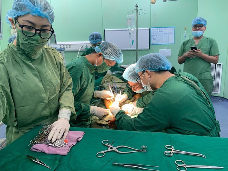 Bệnh viện ĐKTP Vinh 'hồi sinh' bàn chân nguy cơ hoại tử cho cụ bà 88 tuổi- Ảnh 1. Bệnh viện ĐKTP Vinh 'hồi sinh' bàn chân nguy cơ hoại tử cho cụ bà 88 tuổi- Ảnh 1.