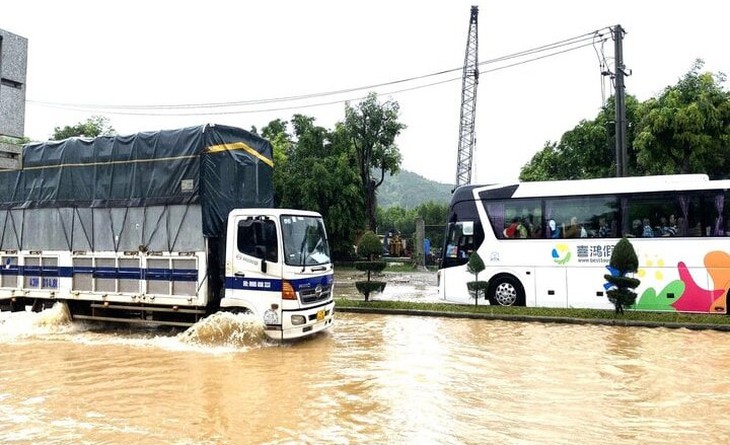 Quốc lộ, cao tốc mưa là ngập, Bộ GTVT nói chưa thể lường trước- Ảnh 3.