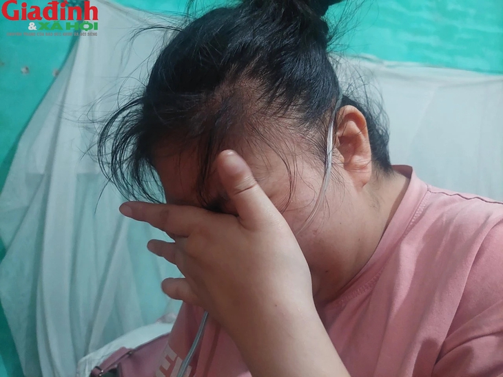 Tiếng cầu cứu xé lòng của mẹ đơn thân bên người con gái thở oxy đang giành giật sự sống- Ảnh 7. Tiếng cầu cứu xé lòng của mẹ đơn thân bên người con gái thở oxy đang giành giật sự sống- Ảnh 7.