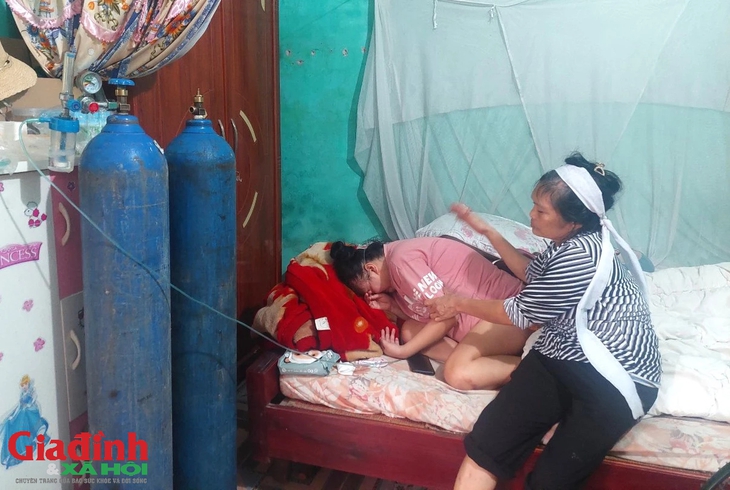 Tiếng cầu cứu xé lòng của mẹ đơn thân bên người con gái thở oxy đang giành giật sự sống- Ảnh 4. Tiếng cầu cứu xé lòng của mẹ đơn thân bên người con gái thở oxy đang giành giật sự sống- Ảnh 4.