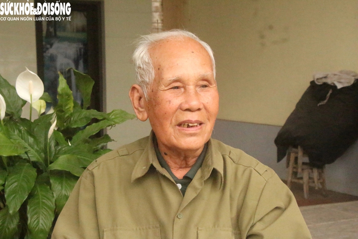 Người chiến sĩ Điện Biên dùng răng nối đường dây thông tin và chuyện cưới vợ khi về phép- Ảnh 1. Người chiến sĩ Điện Biên dùng răng nối đường dây thông tin và chuyện cưới vợ khi về phép- Ảnh 1.
