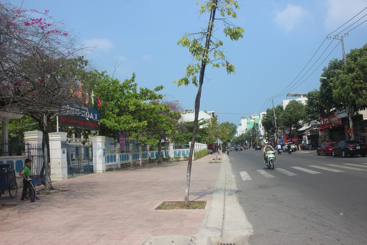 Sau hàng loạt vụ ngộ độc thực phẩm ở Nha Trang, không còn hàng rong trước cổng trường học- Ảnh 9. Sau hàng loạt vụ ngộ độc thực phẩm ở Nha Trang, không còn hàng rong trước cổng trường học- Ảnh 9.
