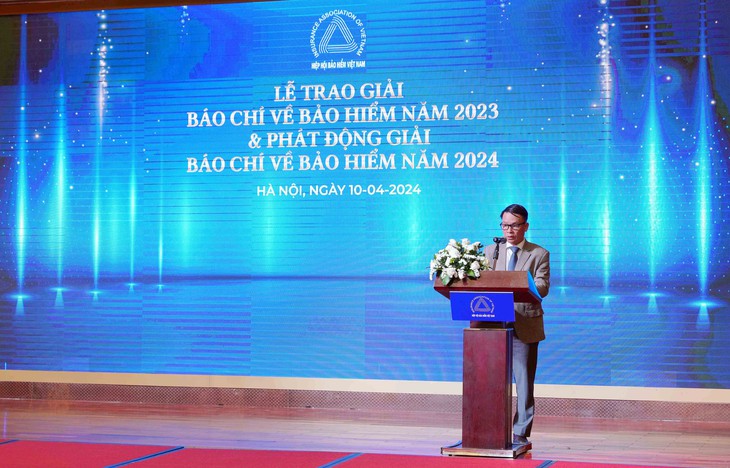 Trao giải báo chí viết về bảo hiểm cho 23 tác phẩm xuất sắc- Ảnh 3. Trao giải báo chí viết về bảo hiểm cho 23 tác phẩm xuất sắc- Ảnh 3.