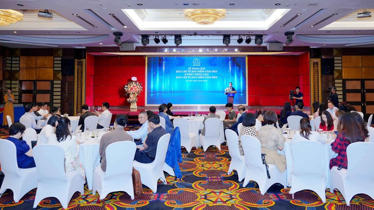 Trao giải báo chí viết về bảo hiểm cho 23 tác phẩm xuất sắc- Ảnh 2. Trao giải báo chí viết về bảo hiểm cho 23 tác phẩm xuất sắc- Ảnh 2.