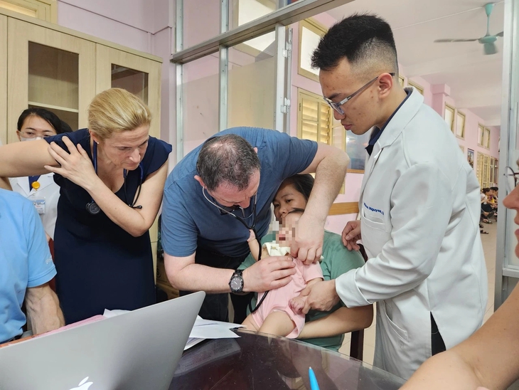 Phẫu thuật miễn phí cho trẻ em mắc dị tật khe hở môi, vòm miệng- Ảnh 1.
