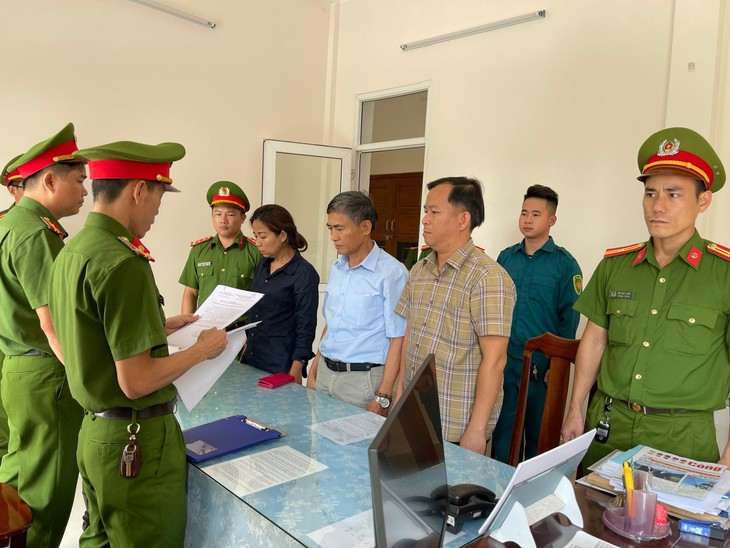 Bắt 3 đối tượng nguyên Trưởng phòng GD&ĐT ở Quảng Nam- Ảnh 1.