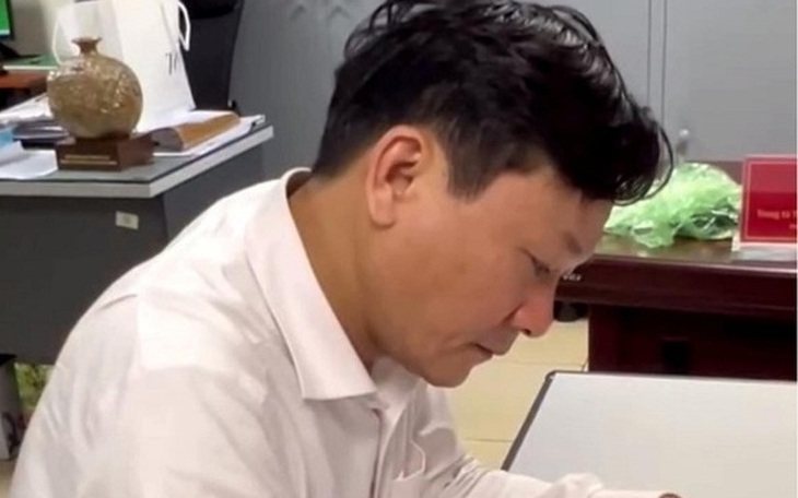 Bắt tạm giam chủ tịch phường Nghĩa Đô vì nhận hối lộ 1 tỷ đồng