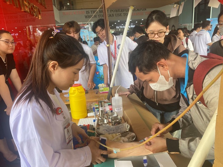 Thí sinh đăng ký đại học khối ngành sức khỏe cần biết- Ảnh 3. Thí sinh đăng ký đại học khối ngành sức khỏe cần biết- Ảnh 3.