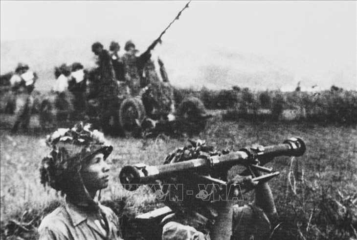 Ngày 12/4/1954: Chiếc máy bay thứ 50 của địch bị bắn rơi tại Điện Biên Phủ- Ảnh 3.