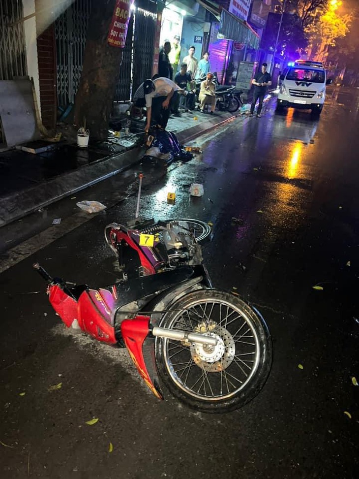 Tìm nhân chứng vụ tai nạn giao thông tại đường Thuỵ Khuê khiến 1 người tử vong- Ảnh 1. Tìm nhân chứng vụ tai nạn giao thông tại đường Thuỵ Khuê khiến 1 người tử vong- Ảnh 1.