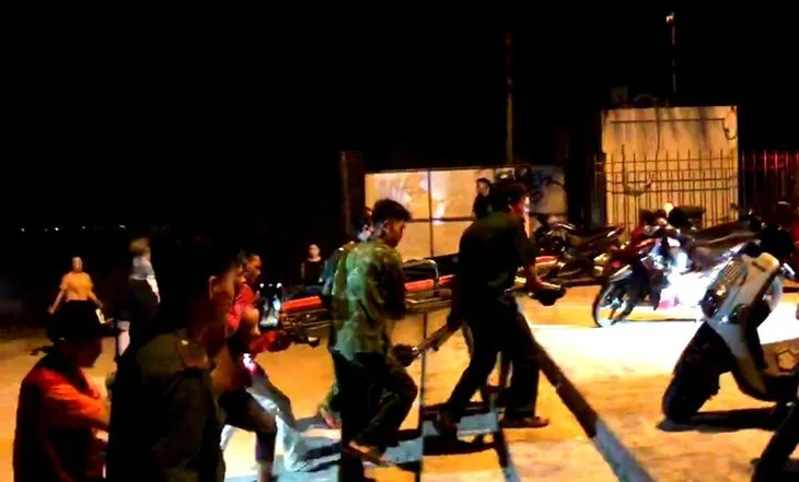 Tìm thấy 1 thi thể vụ 2 anh em sinh đôi mất tích khi tắm biển ở Đà Nẵng- Ảnh 1. Tìm thấy 1 thi thể vụ 2 anh em sinh đôi mất tích khi tắm biển ở Đà Nẵng- Ảnh 1.